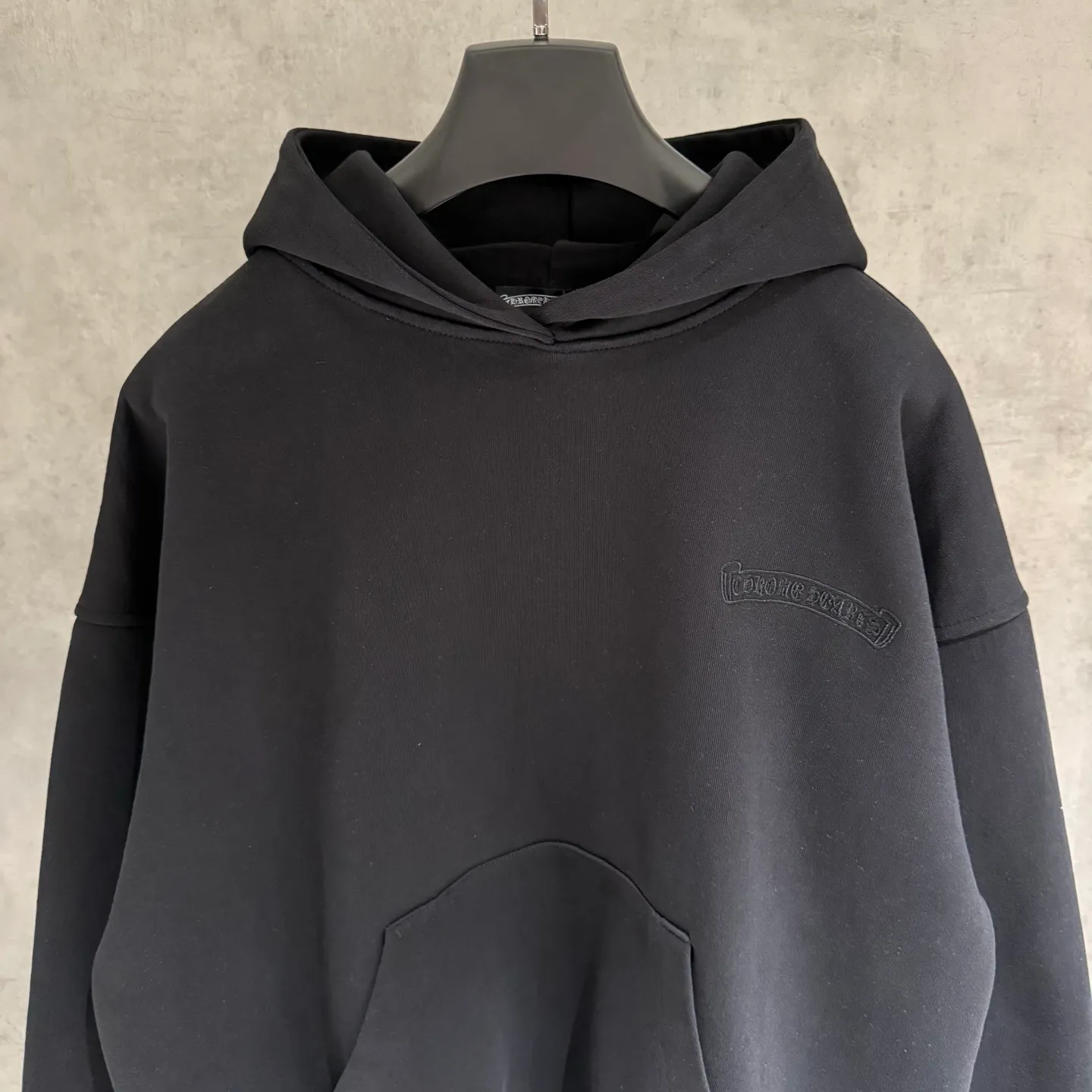 🅿️380 [Strict quality control] CH Croixin's new long-sleeved hooded sweatshirt. The fabric is made of heavy 480g double yarn fabric. The whole garment is washed. The front and rear panels are laser burned. The ready-to-wear wash is loose. The fabric is stiff and stylish. It does not deform or shrink. Color: black, white, floral gray. Size: M-2xl